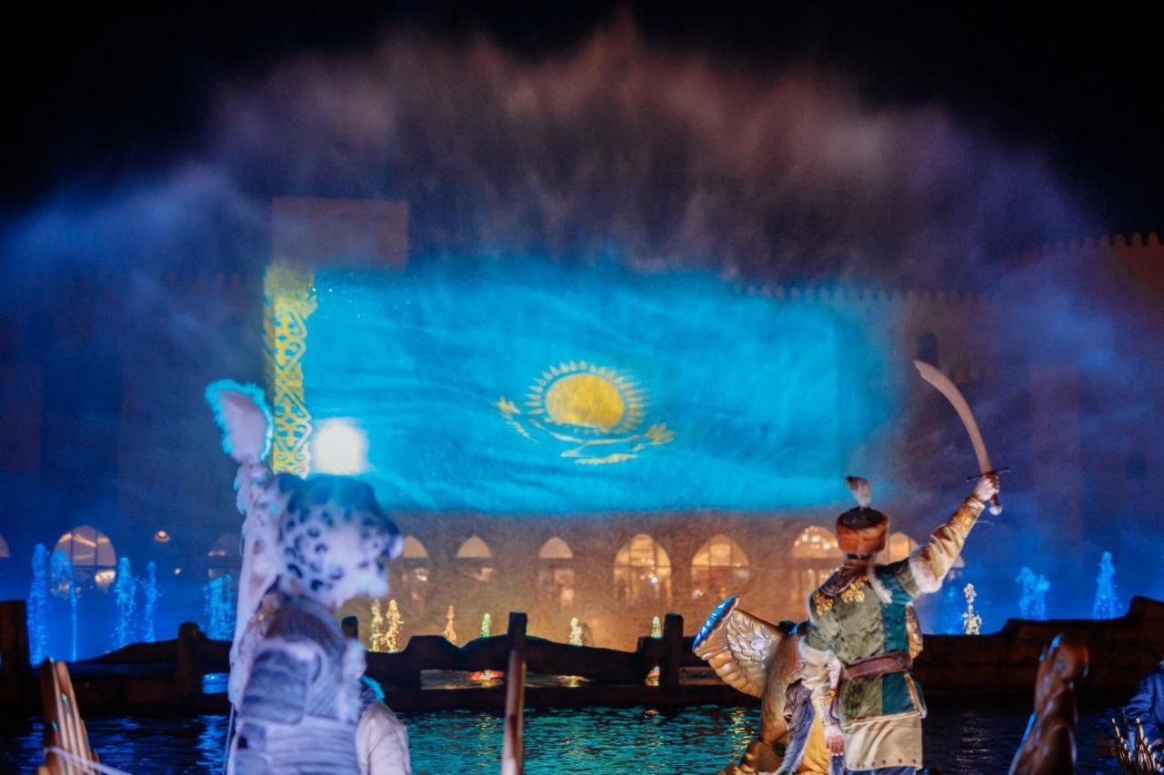 Karavansaray Turkistan Harbour Hotel -Flying Theatre Access Bagian luar foto The flag of Kazakhstan