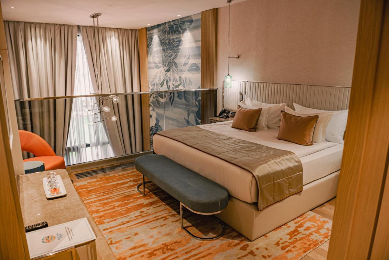 Karavansaray Turkistan Harbour Hotel -Flying Theatre Access Bagian luar foto A room at the hotel