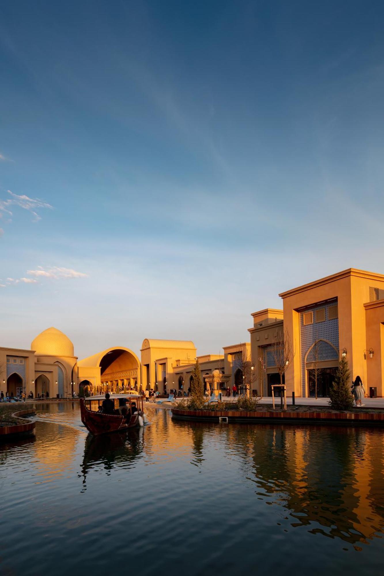 Karavansaray Turkistan Harbour Hotel -Flying Theatre Access Bagian luar foto The Village Outlet