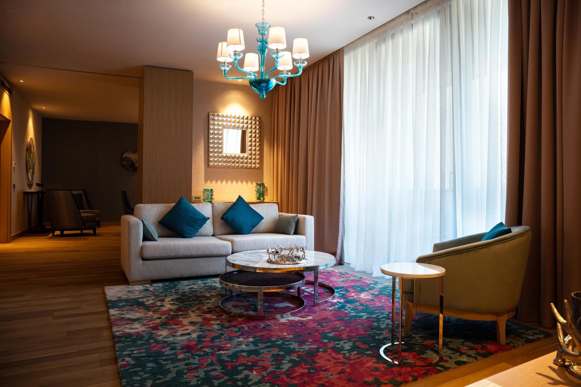 Karavansaray Turkistan Harbour Hotel -Flying Theatre Access Bagian luar foto A suite at the hotel