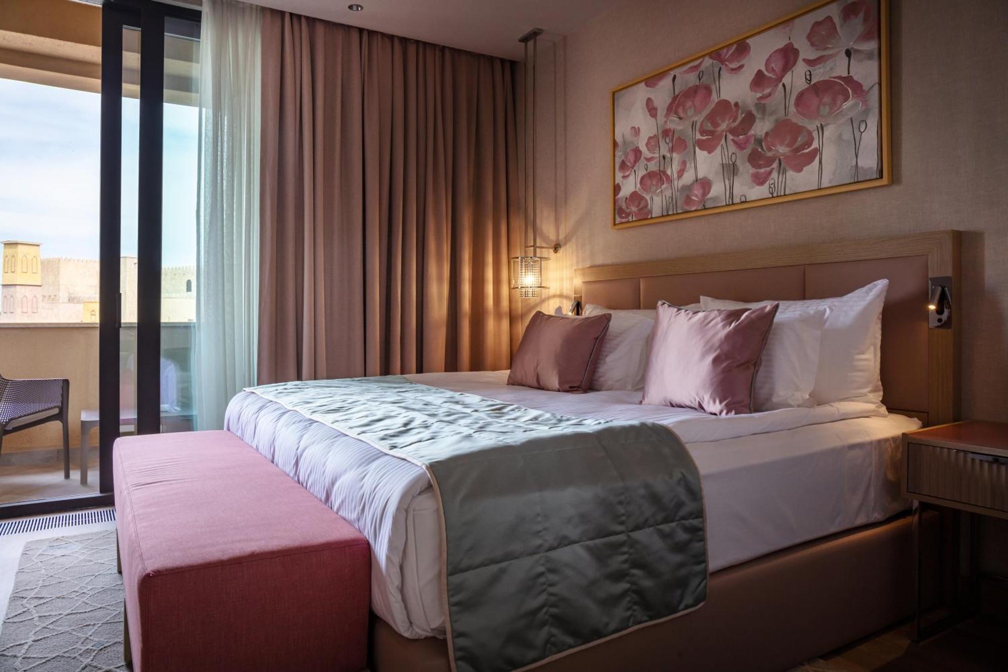 Karavansaray Turkistan Harbour Hotel -Flying Theatre Access Bagian luar foto A bedroom at the hotel