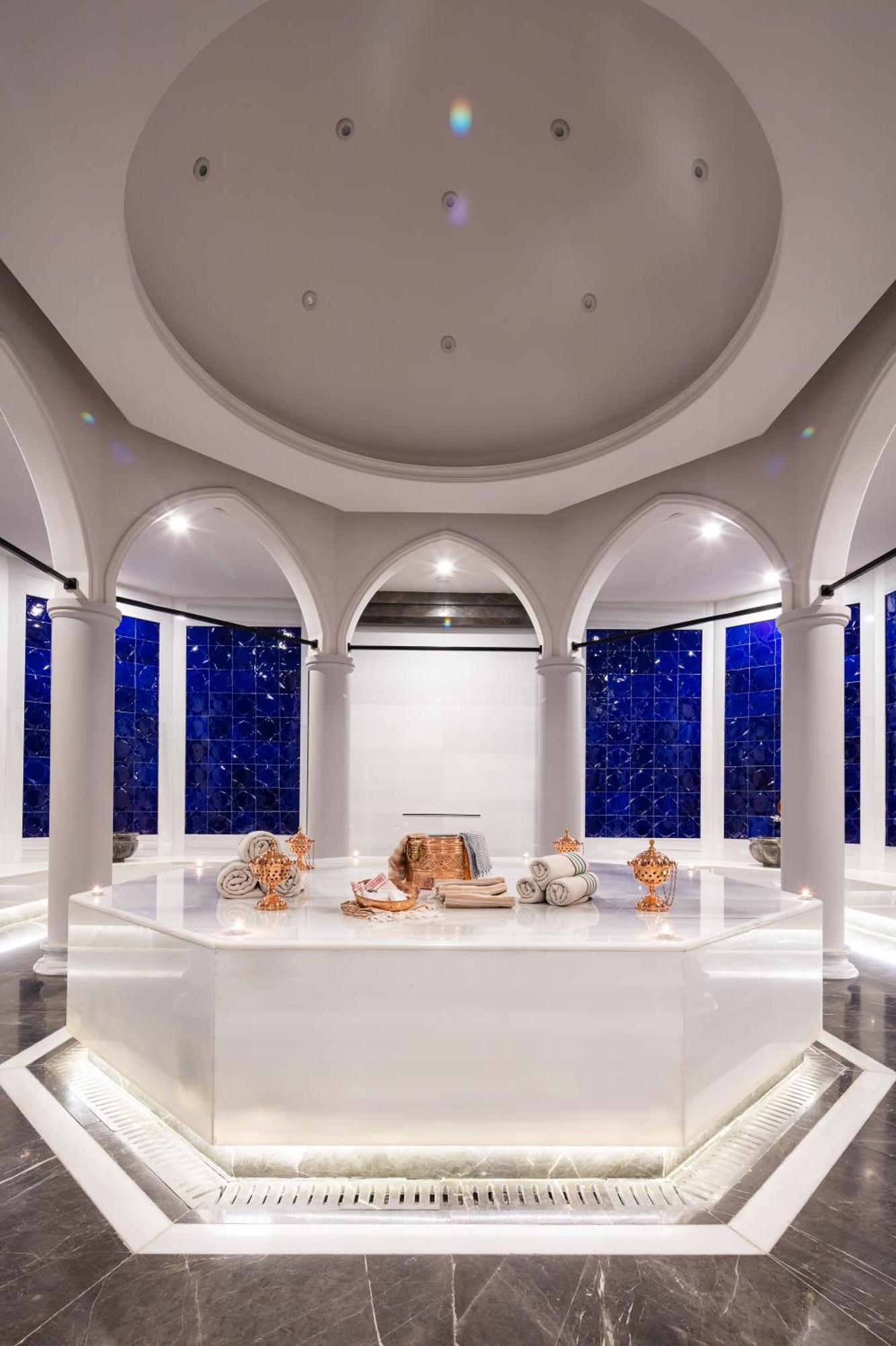 Karavansaray Turkistan Harbour Hotel -Flying Theatre Access Bagian luar foto Turkish bath at the Four Seasons Hotel, Istanbul