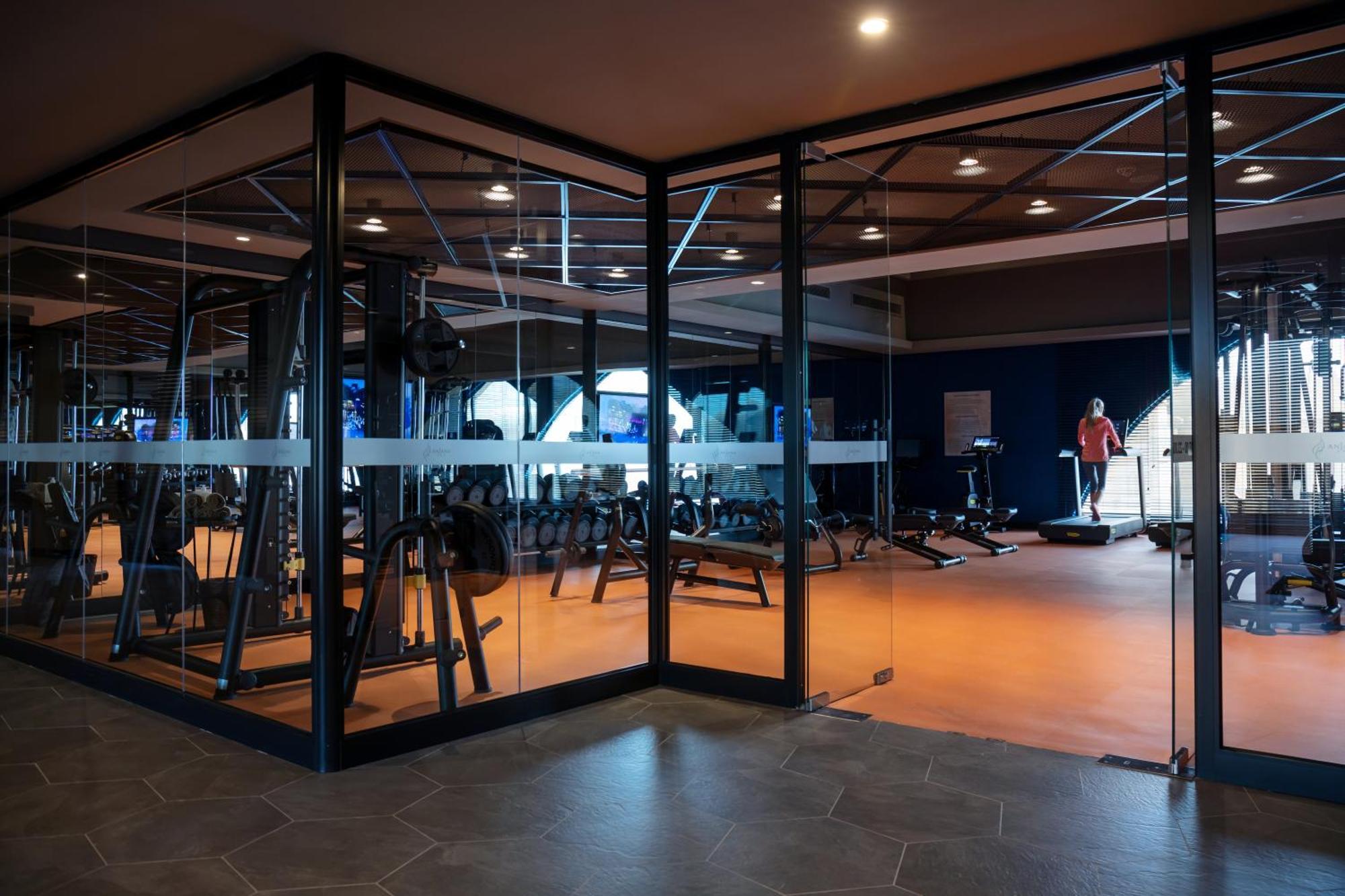 Karavansaray Turkistan Harbour Hotel -Flying Theatre Access Bagian luar foto The gym at the hotel